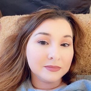 Meet your Posher, Hollie